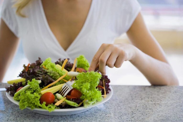 ăn salad rau trong chế độ ăn uống yêu thích của bạn